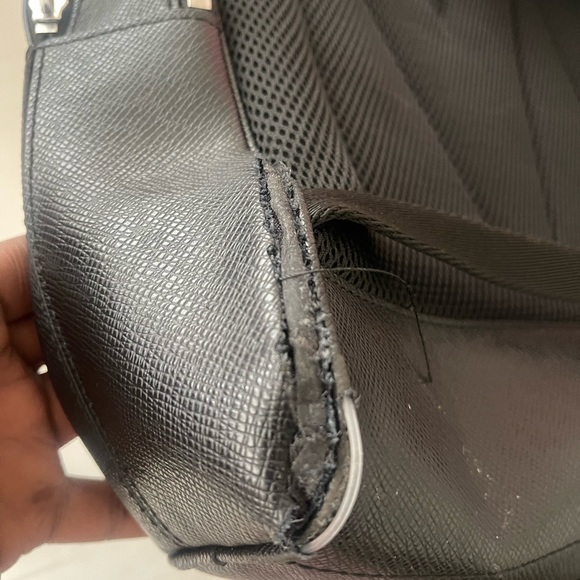 Authentic Louis Vuitton black Taiga Adrian Backpack - Picture 9 of 16